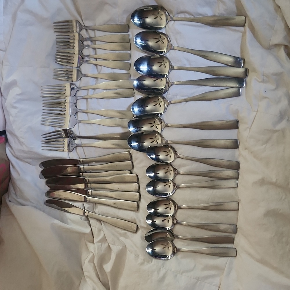 Hampton Silversmiths flatware set 34 pieces